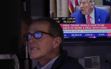 NYダウ終値1014ドル安、貿易戦争激化を警戒　テック株急落